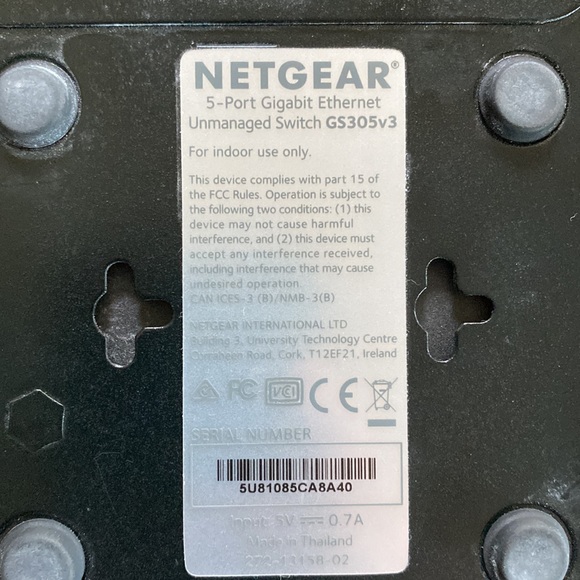 Netgear 5 port gigibit Ethernet splitter - Picture 3 of 4